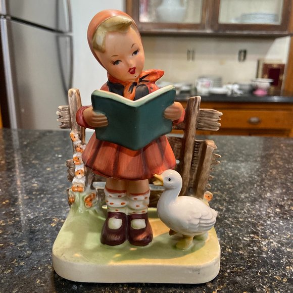 VINTAGE LEGO JAPAN CERAMIC GIRL WITH DUCK FIGURINE - Picture 1 of 8